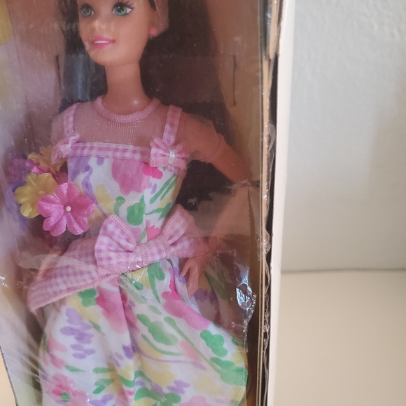 1996 Barbie Spring Petals AVON Special Edition Doll In BOX - Picture 3 of 6